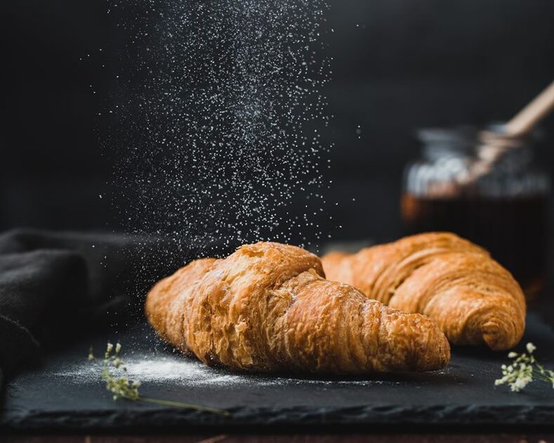Aus der Ernährung von Patienten mit Diabetes ist es notwendig, heiße Kuchen auszuschließen